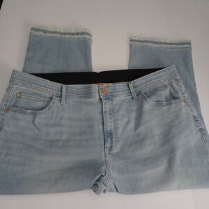 EVRI Denim Raw Edge Capri Jeans Sz 20W